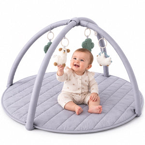 Laavir Babygym Speelkleed met Boog Grijs - baby speelt met een speeltje aan de boog