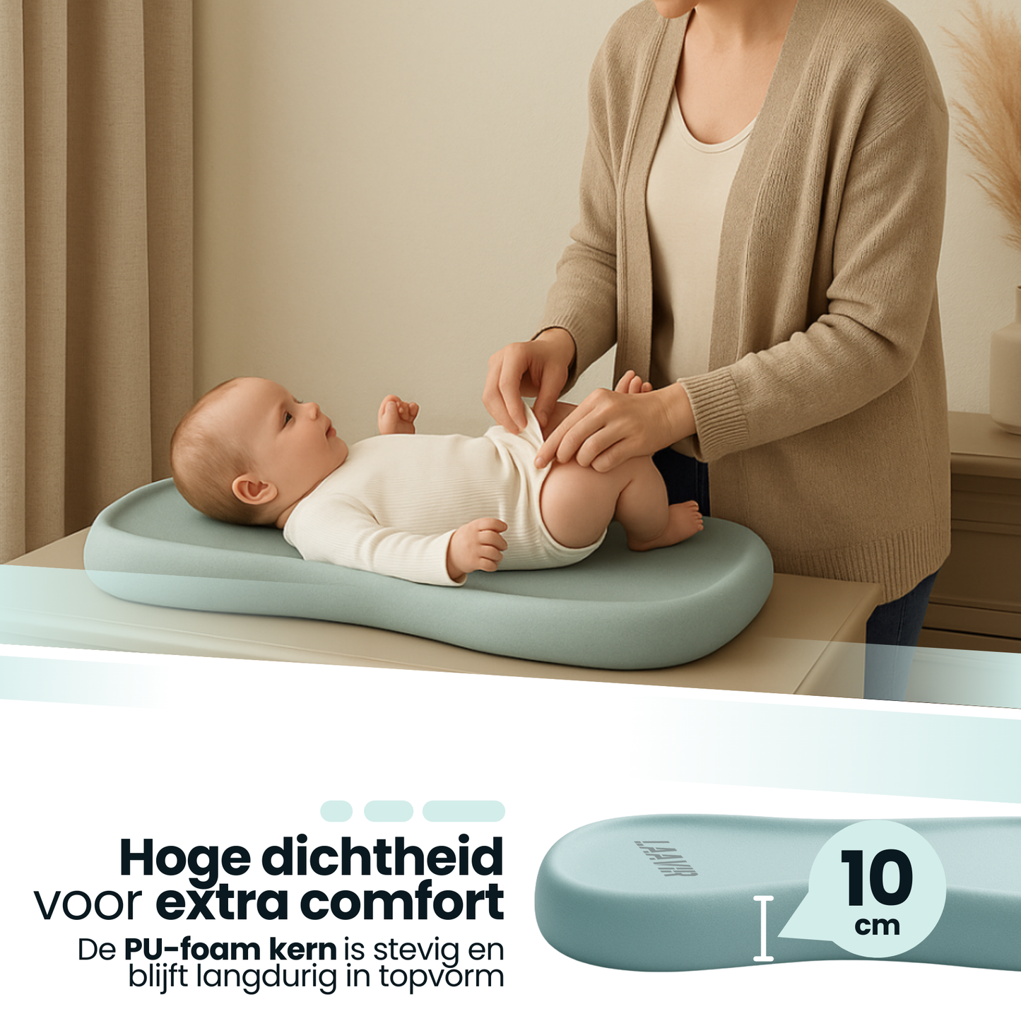 Verschoonkussen in gebruik met baby - comfortabel hygiënisch aankleedkussen op commode