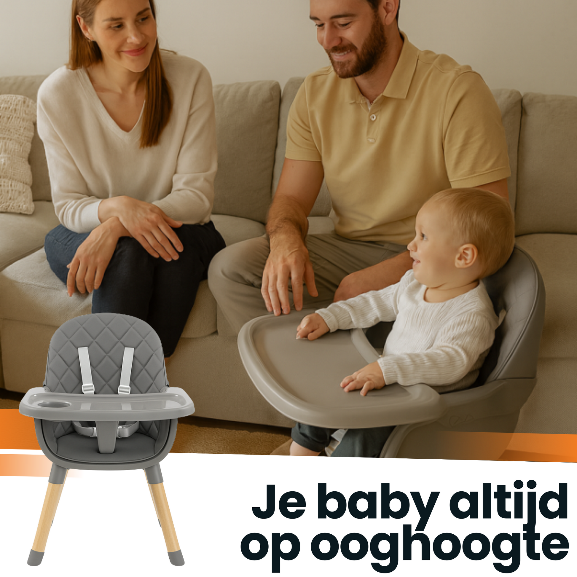 Grijze houten kinderstoel met kind en verstelbaar eetblad in moderne woonkameromgeving.