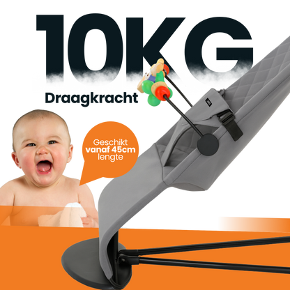 Verstelbare grijze baby wipstoel met kleurrijke speelgoedboog, geschikt vanaf 45 cm.