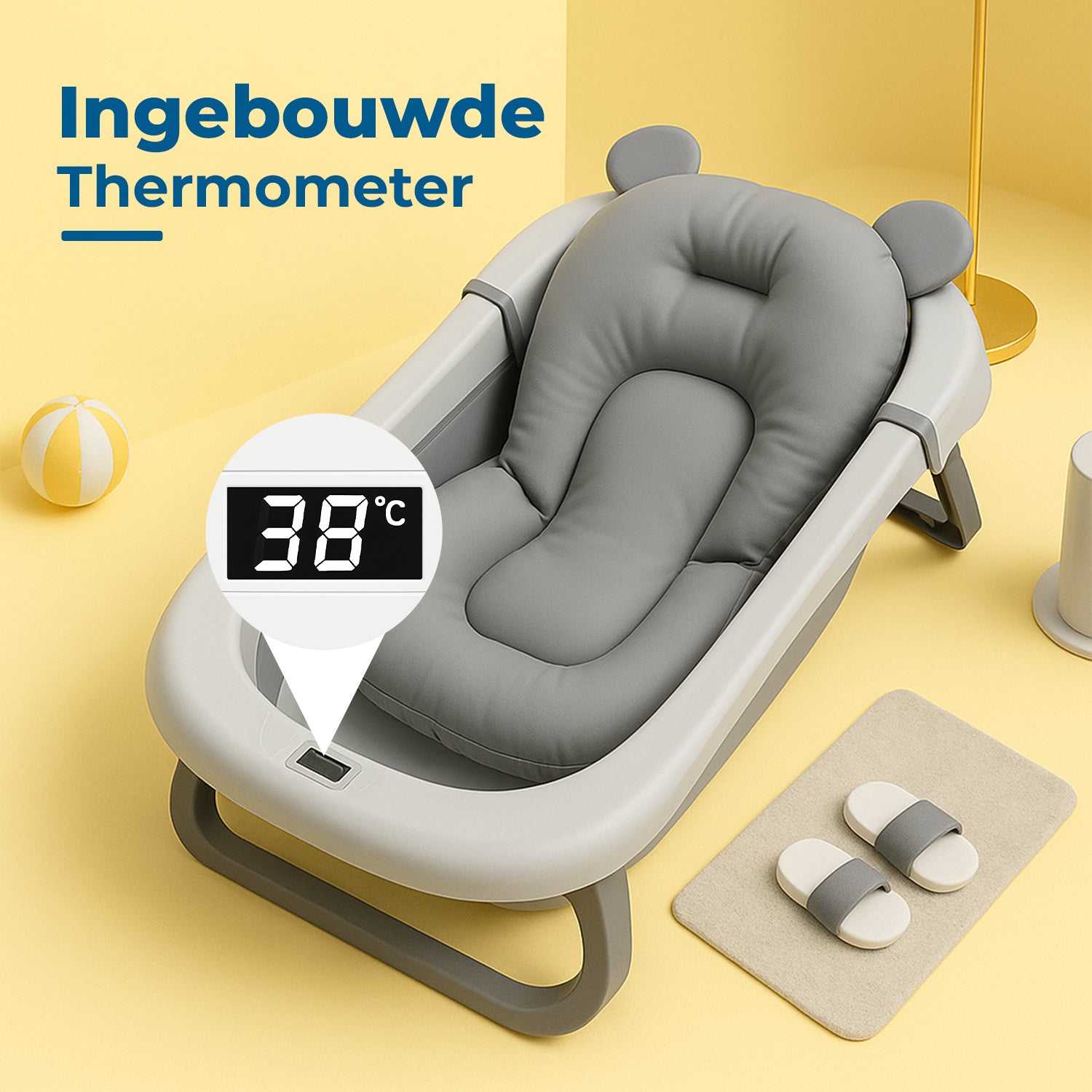 Opvouwbaar babybad met thermometer en badkussen op geel oppervlak - temperatuur is 38°C.