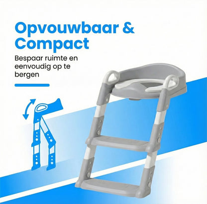 Grijze WC-verkleiner met trapje - opvouwbaar model voor peuters zichtbaar tegen blauwe achtergrond