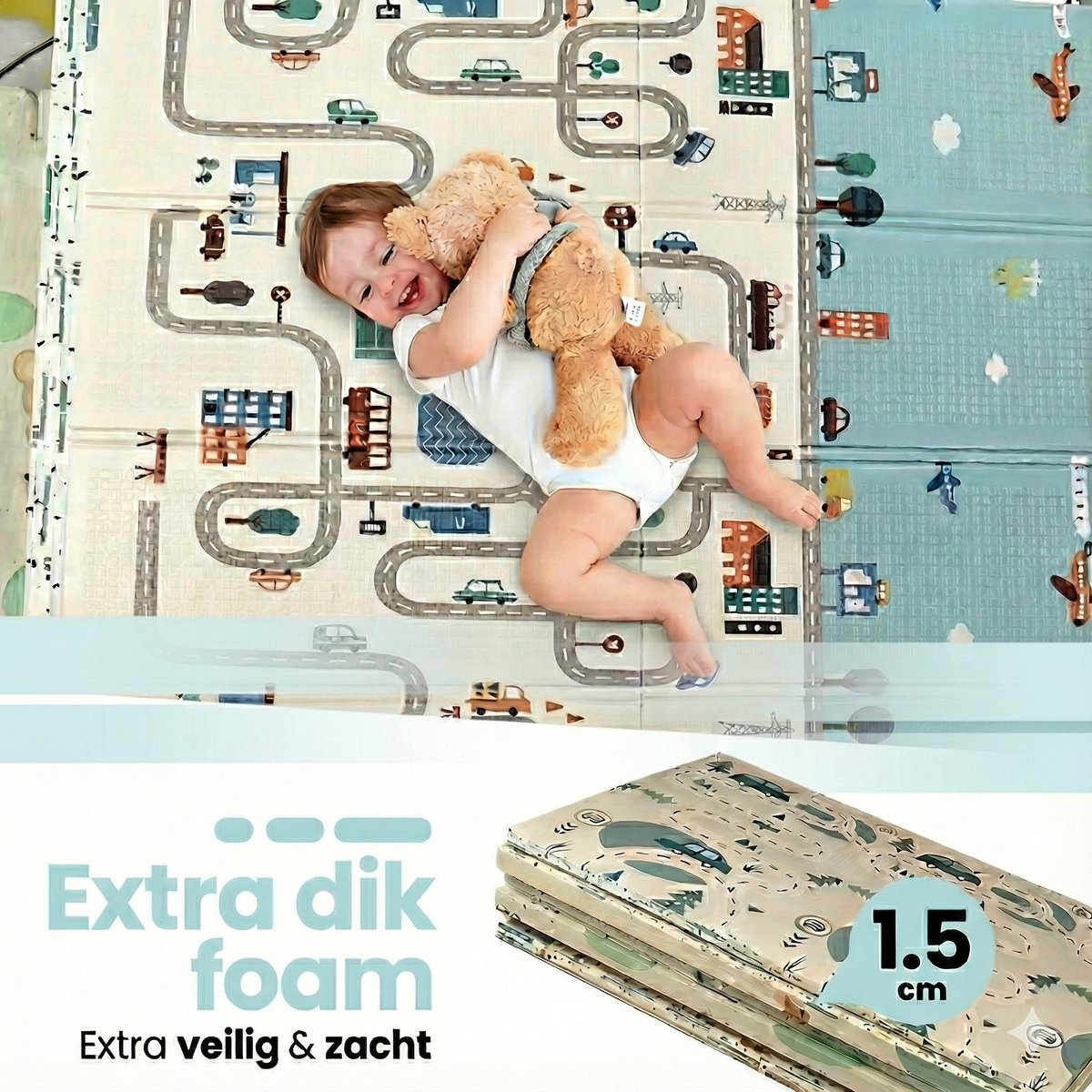 Opvouwbare baby speelmat met auto- en stadsontwerp, kind speelt met knuffel erop.